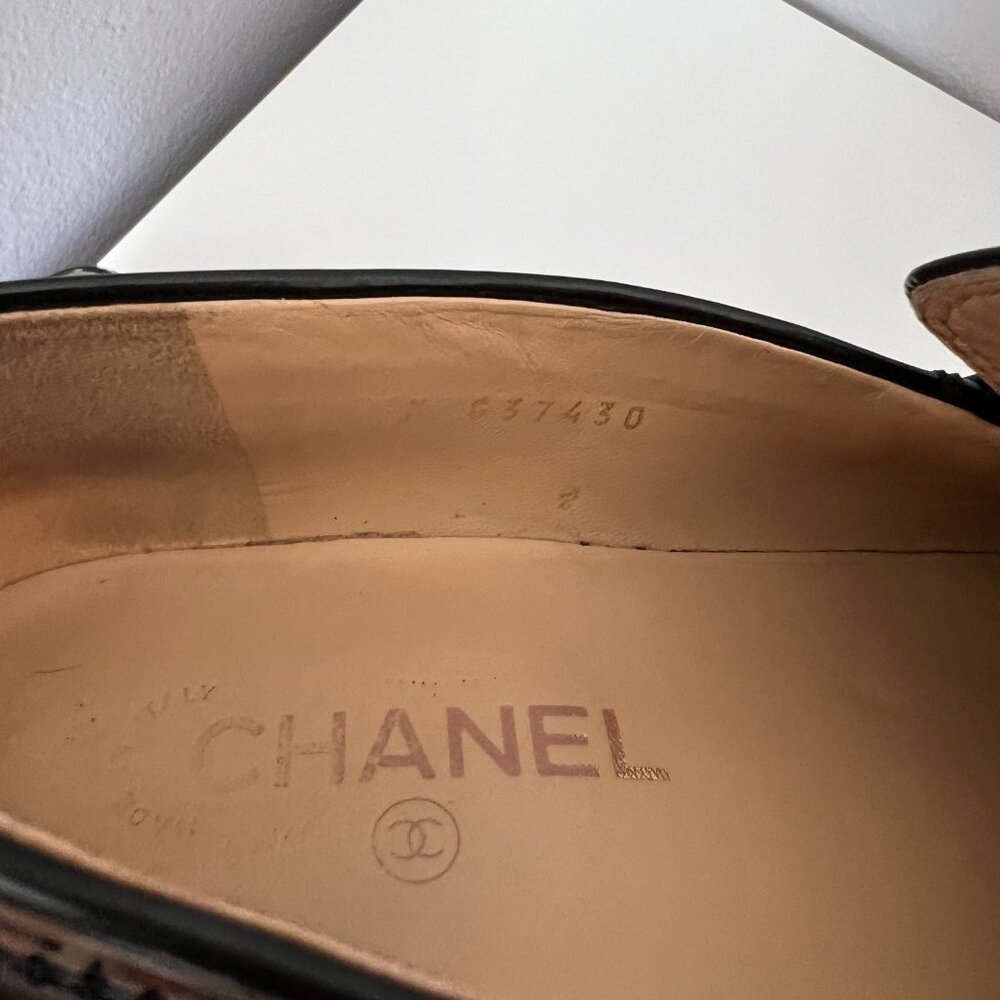 Chanel Shiny Calfskin Logo Loafers 40.5 - Picture 7 of 9